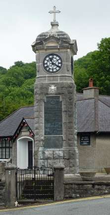 Y Felinheli War Memorial, Bangor Street, Y Felinheli (Port Dinorwic)