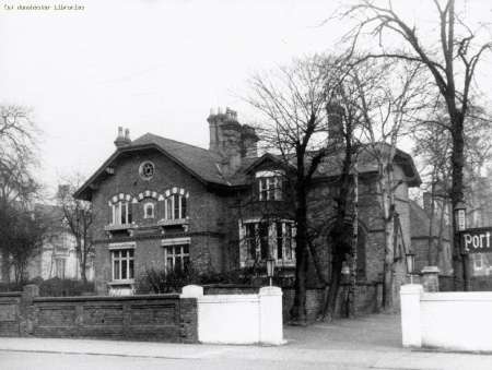 Barcombe Cottage Oak Estate / Wilmslow Road Fallowfield